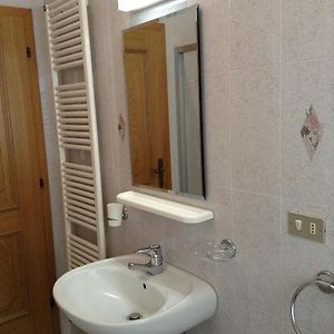 Camera con letto king size in edificio annesso